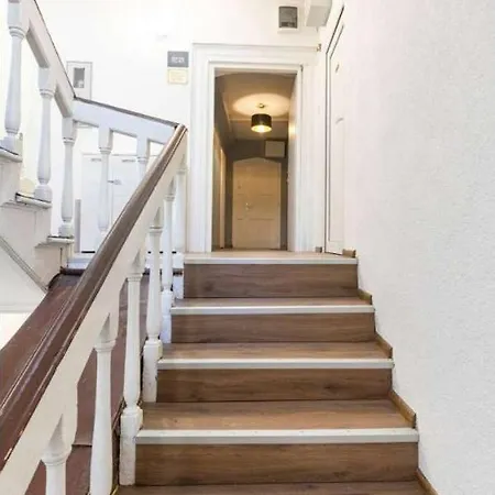 בית הארחה Luxury Prestige Palace 4*