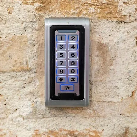 Luxury Prestige Palace בית הארחה 4*