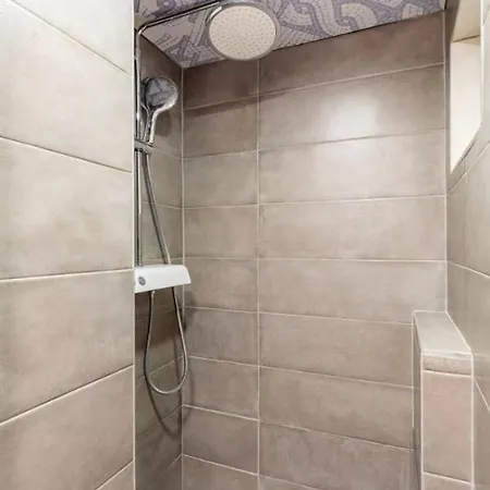 Luxury Prestige Palace Guest house 4*